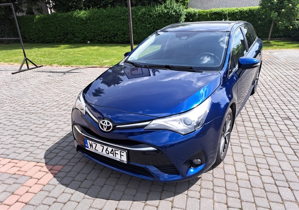 Toyota Avensis cena 57000 przebieg: 153982, rok produkcji 2017 z Chorzów małe 301
